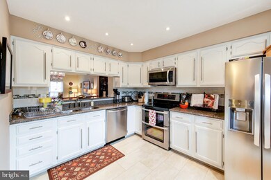 20555 Lowfield Dr, Germantown, MD 20874 - photo 5