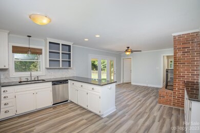 432 Virginia Ave, Statesville, NC 28677 - photo 7