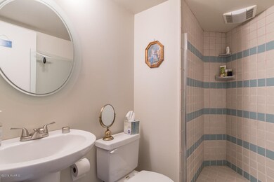 222 N Kalamazoo 270-3