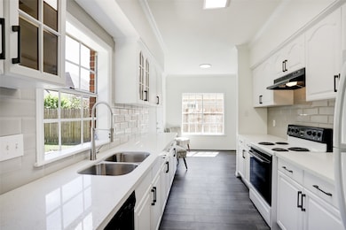 12818 Chamberlain Dr, Houston, TX 77077 - photo 3