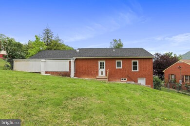 381 Walton St, Strasburg, VA 22657 - photo 7