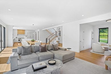 8 Holly Ln, Newtown, CT 06482 - photo 6