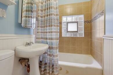 750 Suffolk Ave, Westchester, IL 60154 - photo 7