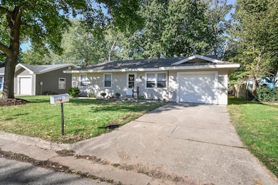 201 S Meadowview Ave, Springfield, MO 65802 - photo 2