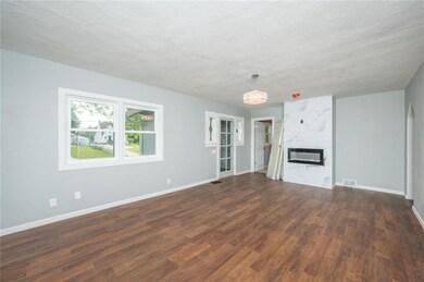 3838 E 29th St, Des Moines, IA 50317 - photo 5