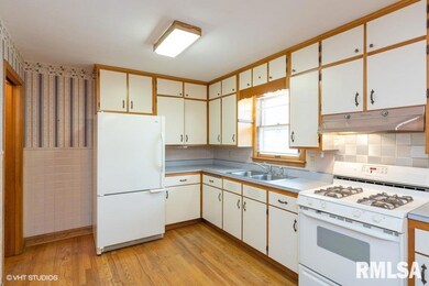 3607 N Lincoln Ave, Davenport, IA 52806 - photo 5