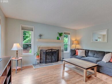 Living Room/Entrance