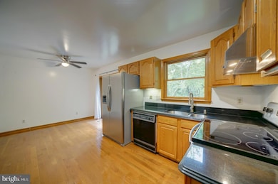 6370 Woodburn Ave, Elkridge, MD 21075 - photo 5