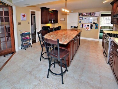 LG KIT WITH WALK-IN PANTRY & WORK CENTER