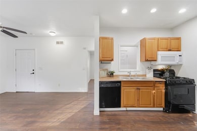 3832 15th St, Des Moines, IA 50313 - photo 5