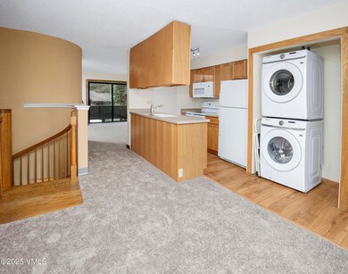 5197-Black-Gore-B2-MLS_03