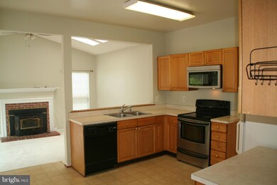 30128 Merchant Ct, Great Falls, VA 22066 - photo 2