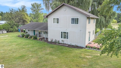 4832 N Dickenson Rd, Coleman, MI 48618 - photo 2