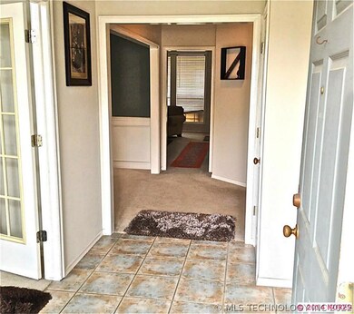 Nice, spacious foyer
