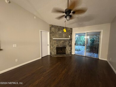 7818 Aquarius Cir S, Jacksonville, FL 32216 - photo 4