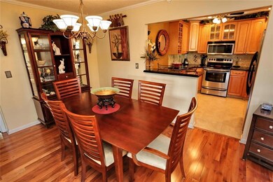 DINING ROOM & OPEN KITCHEN