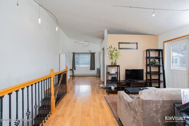 Beautiful unit with vaulted ceilings