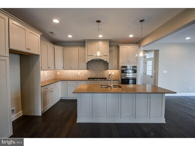 402 Summit Dr, Royersford, PA 19468 - photo 4