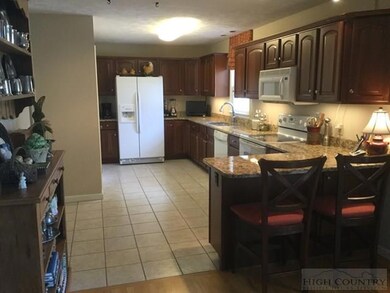 131 Cranberry Hills Ln, Fleetwood, NC 28626 - photo 2