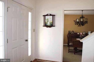 289 Robin Dale Dr, Leola, PA 17540 - photo 2