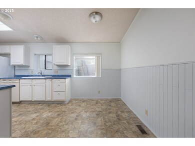 211 NE 70th St, Newport, OR 97365 - photo 7