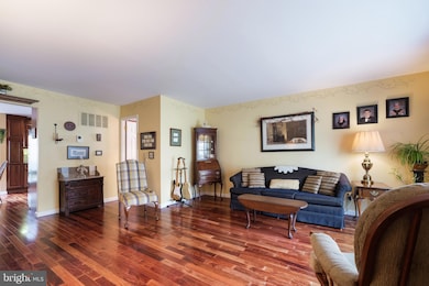 633 E Wiltshire Dr, Wallingford, PA 19086 - photo 4