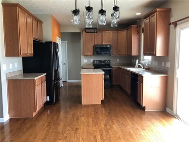 Large eat in kitchen with newer appliances