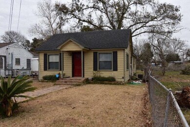 1215 Avenue H, Bay City, TX 77414 - photo 2