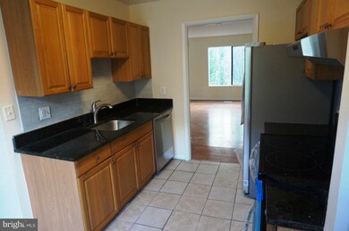 6914 Cipriano Woods Ct, Lanham, MD 20706 - photo 3