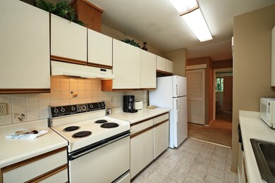 7328 NE 142nd Place unit C-5, Kirkland, WA 98034 - photo 3