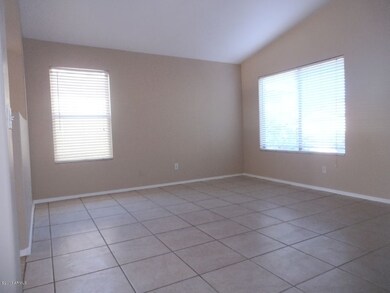 Living Room (3)