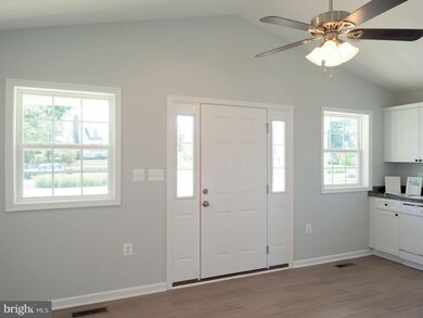 205 E 7th Ave, Ranson, WV 25438 - photo 4