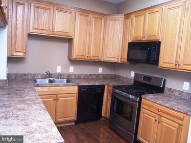 13905 Hollow Wind Way unit 9, Woodbridge, VA 22191 - photo 4