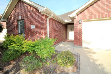 303 Live Oak Ln, Friendswood, TX 77546 - photo 2
