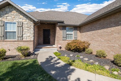 645 N Maplewood Hills Rd, Nixa, MO 65714 - photo 2