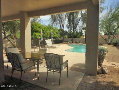 Wiki covered patio with pool