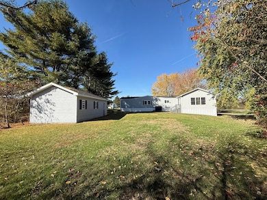 185 Mutton Ln, Clinton, ME 04927 - photo 3