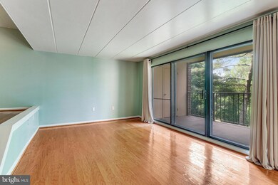 108 Roberts Ln unit 201, Alexandria, VA 22314 - photo 4