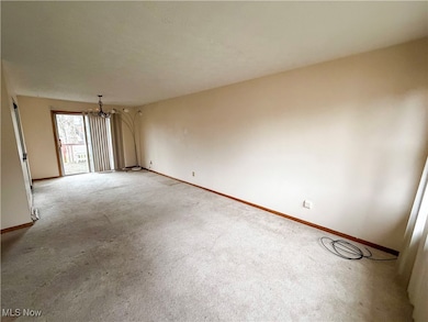 663 Meadowland Dr, Hubbard, OH 44425 - photo 3