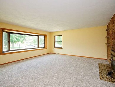 256 N Maison Ct, Elmhurst, IL 60126 - photo 5