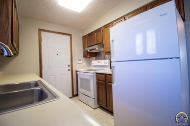1611 SW Harp Place, Topeka, KS 66611 - photo 5