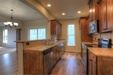 534 Golden Peak Dr, Central Point, OR 97502 - photo 3