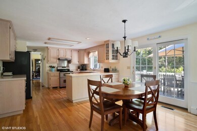 04_25ElmcroftWay_92_KitchenDiningRoom_ML
