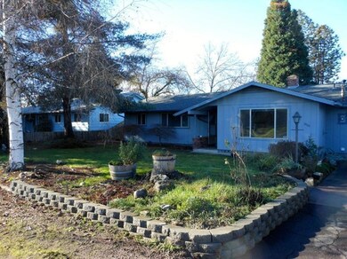 3405 Bursell Rd, Central Point, OR 97502 - photo 2