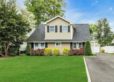 20 Robert Rd, Glen Cove, NY 11542 - photo 2