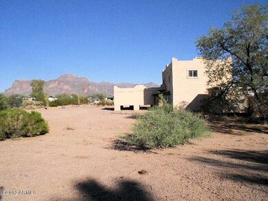 023-348538 - back & mountain view