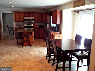 611 Rose Petal Ln, Mount Joy, PA 17552 - photo 4