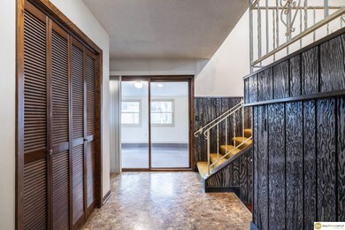 1105 Crest Rd, Papillion, NE 68046 - photo 4