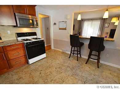 Kitchen Dining. Redone in 2014, hasTravertine back