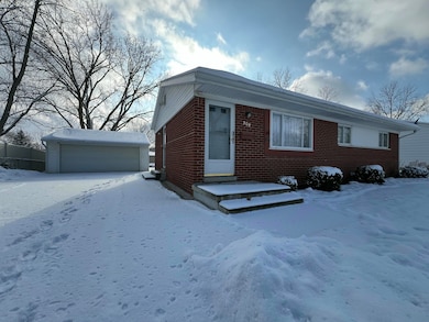 308 Wallace Dr, Saline, MI 48176 - photo 2